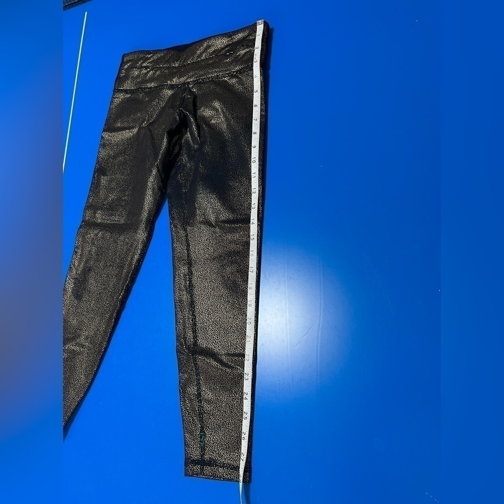 Nancy Rose Performance Cropped Leggings. Pristine Condition.